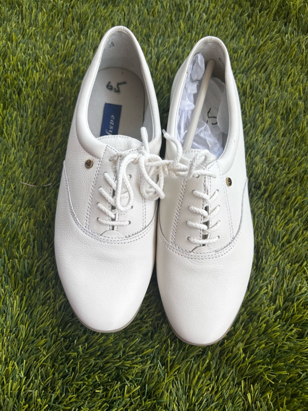 Easy Spirit White Leather Lace-Up Casual Sneakers